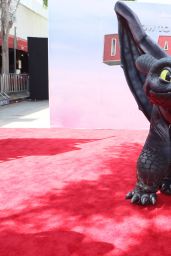 Tia Mowry at ‘How To Train Your Dragon 2′ Premiere in Los Angeles