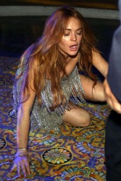 Lindsay Lohan Falling Down