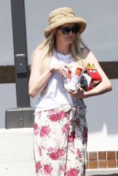 Ashlee Simpson - Leaving McDonald