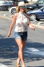 Britney Spears Out in Shorts - Grocery Shopping in Thousand Oaks - July 2014