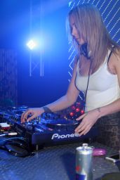 Emily Scott Performs at Full Moon Party Australia - July 2014