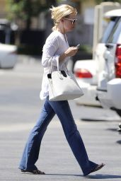 January Jones - Grocery Shopping at Whole Foods in Calabasas - July 2014