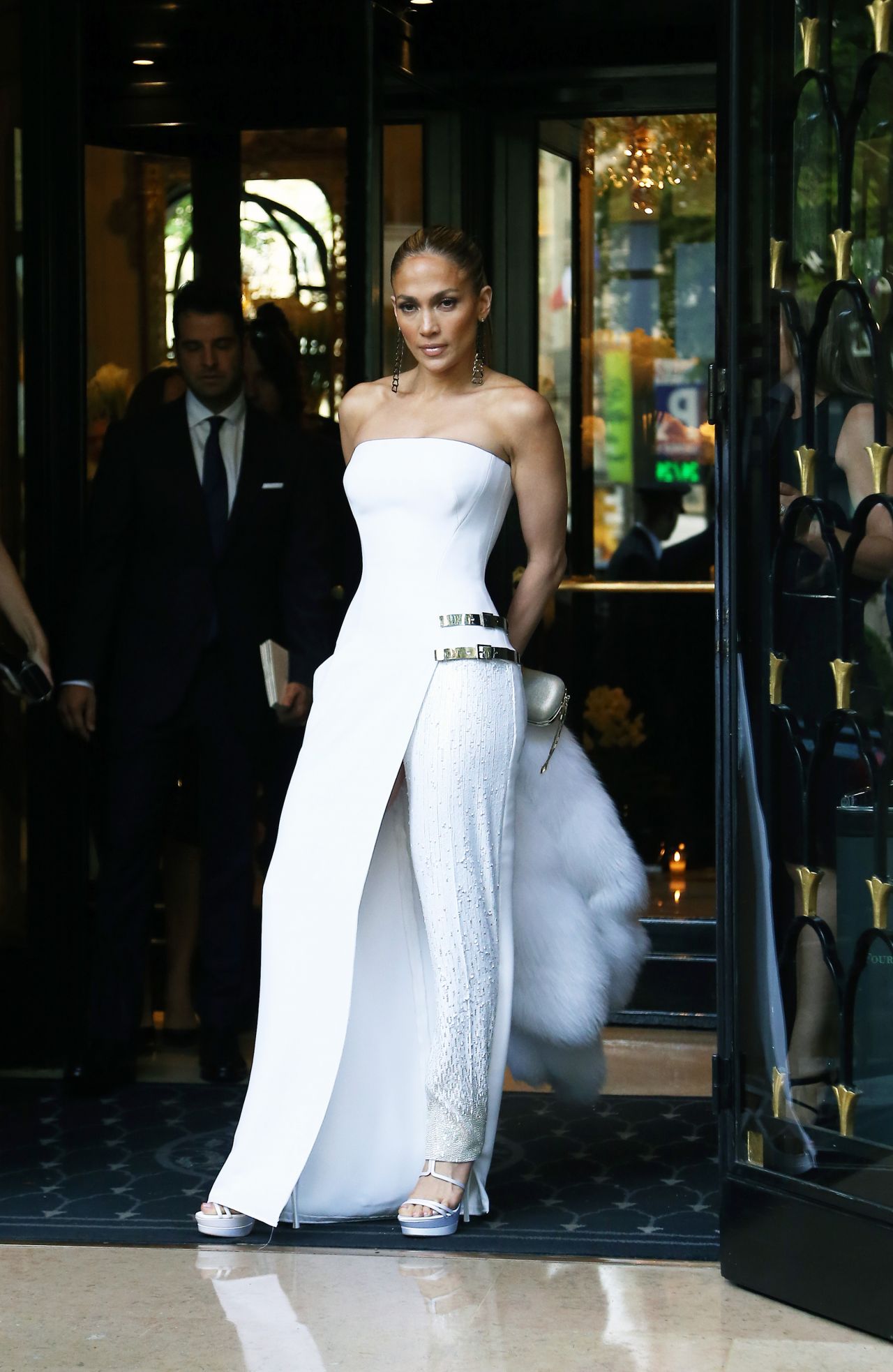 Jennifer Lopez at Versace show in Paris – Fall/Winter Fashion Week ...