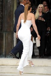 Jennifer Lopez at Versace show in Paris – Fall/Winter Fashion Week, July 2014
