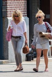 Juno Temple Having Lunch With Her Mother at The Butcher