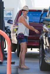 Kaley Cuoco in Shorts at a Gas Station in Los Angeles - July 2014