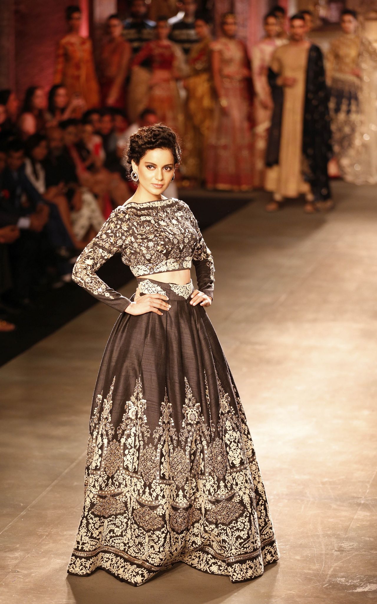 Kangana Ranaut - Anju Modi Fashion Show - July 2014