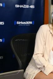 Kate Hudson visits the SiriusXM Studios on July 2014