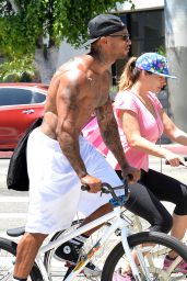 Kelly Brook in Tights and Her Boyfriend - Cycle Ride While out in Los Angeles