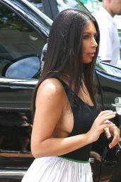 Kim Kardashian go to Lunch in South Hampton NY - June 2014