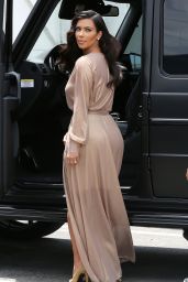 Kim Kardashian Laving a Studio in Los Angeles - July 2014