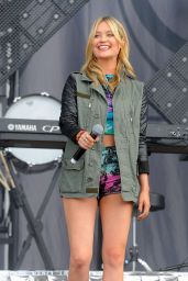 Laura Whitmore Performs at 2014 Wireless Festival