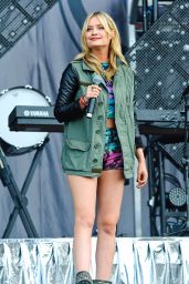 Laura Whitmore Performs at 2014 Wireless Festival
