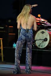 LeAnn Rimes Performs at the Mardi Gras Casino in Hallandale (Florida) - July 2014