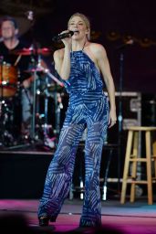 LeAnn Rimes Performs at the Mardi Gras Casino in Hallandale (Florida) - July 2014