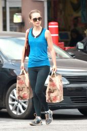 Natalie Portman - Shopping at Trader Joe