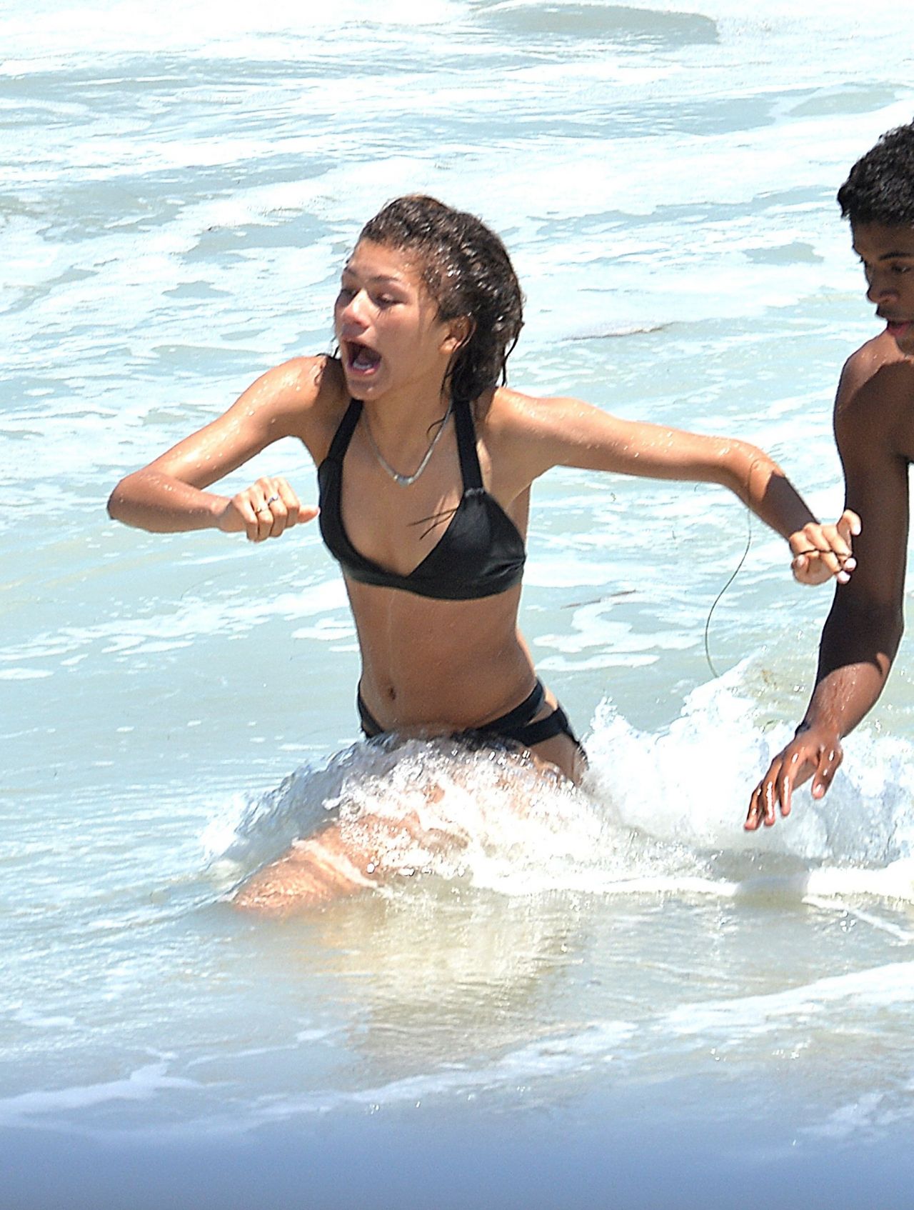 zendaya-coleman-bikini-candids-beach-in-malibu-july-2014_4.