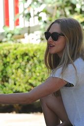 Amanda Seyfried Outside Her House in Los Angeles, Aug. 2014