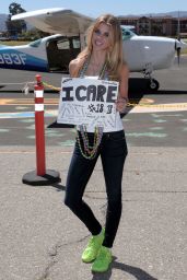 AnnaLynne McCord Skydives from 18,000 Feet - Charity Event in Lompoc, August 2014