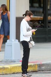 Anne Hathaway Style - Waiting for a Car in New York City - Aug. 2014