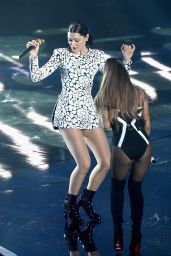 Ariana Grande Performs at 2014 MTV Video Music Awards