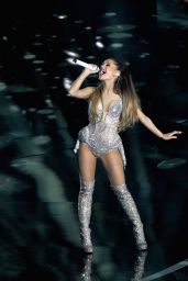 Ariana Grande Performs at 2014 MTV Video Music Awards