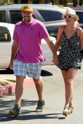 Britney Spears - Grocery Shopping in Thousand Oaks - August 2014
