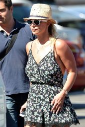 Britney Spears - Grocery Shopping in Thousand Oaks - August 2014