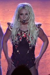 Britney Spears Performs in Las Vegas, August 2014