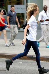 Cara Delevingne in Tight Jeans Going to a Metting in New York City, August 2014