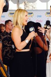 Carrie Keagan - 2014 Teen Choice Awards in Los Angeles (Twitpics)