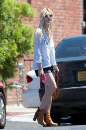 Elle Fanning Casual Style - Out in Studio City, August 2014