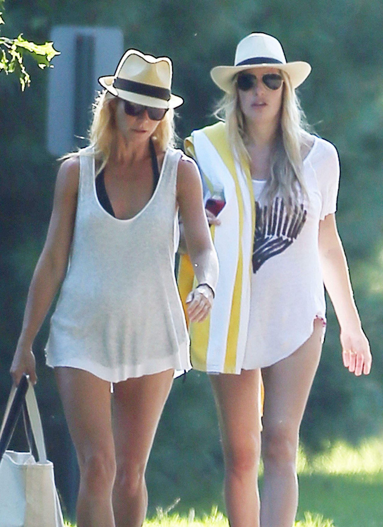 Gwyneth Paltrow and Friends Take a Stroll in East Hampton - August 2014