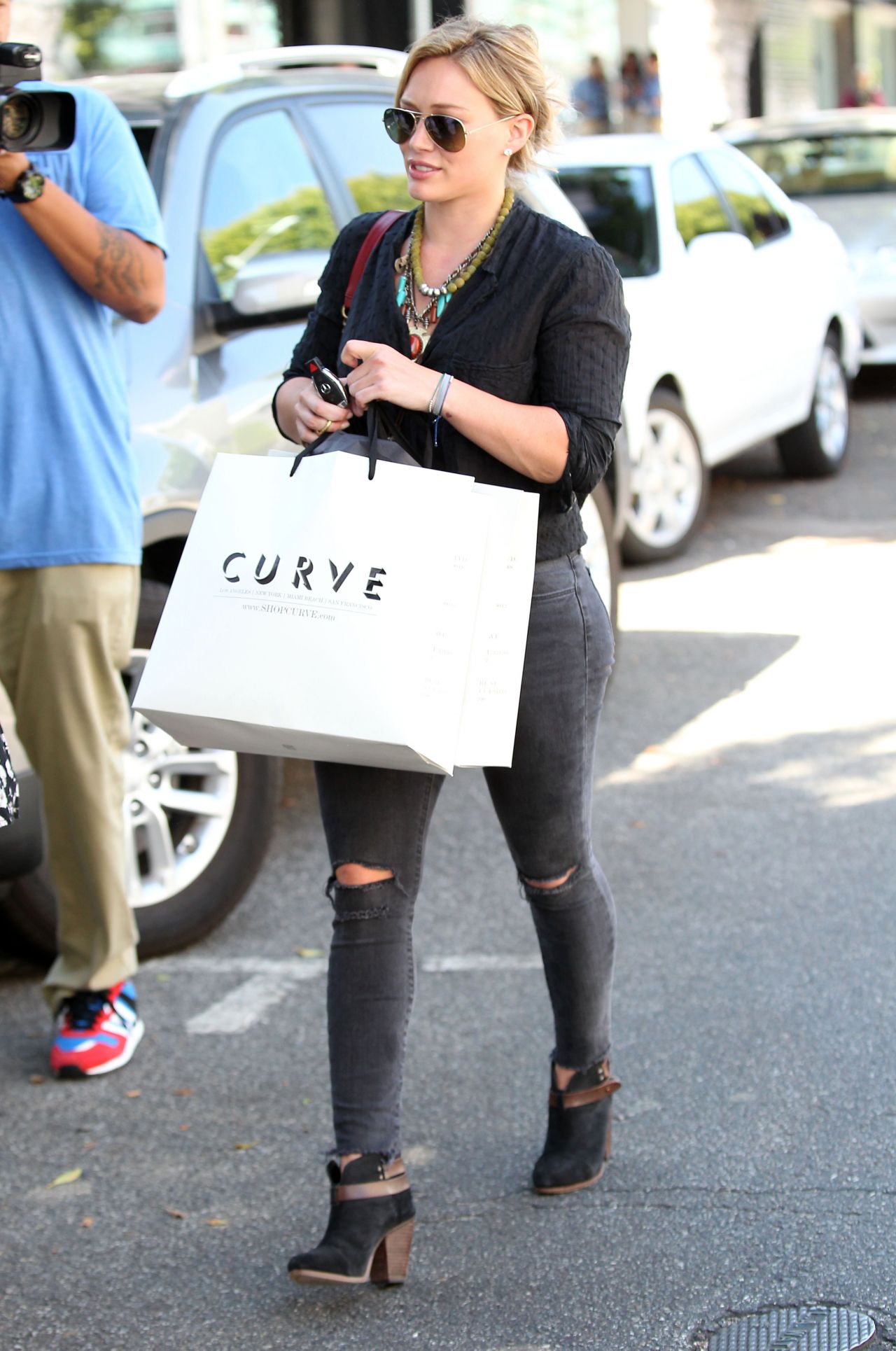 Hilary Duff Out and About in Los Angeles February 8, 2010 – Star Style