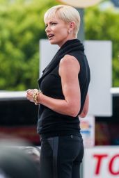 Jaime Pressly on the Set of Extra in Universal City - August 2014