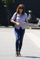 Jennifer Garner Leaving a Lunch Meeting in Brentwood - August 2014