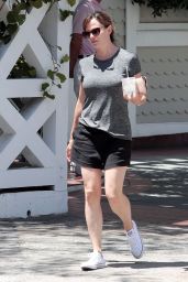 Jennifer Garner Leggy Out in Santa Monica - August 2014
