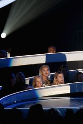 Jennifer Lopez Performs at 2014 MTV Video Music Awards
