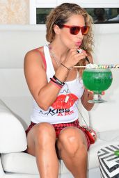 Jennifer Nicole Lee Legs - Out in South Beach - August 2014