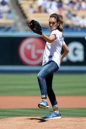 Jessica Alba - First pitch at Brewers vs Dodgers Baseball Game in Los Angeles - Aug. 2014