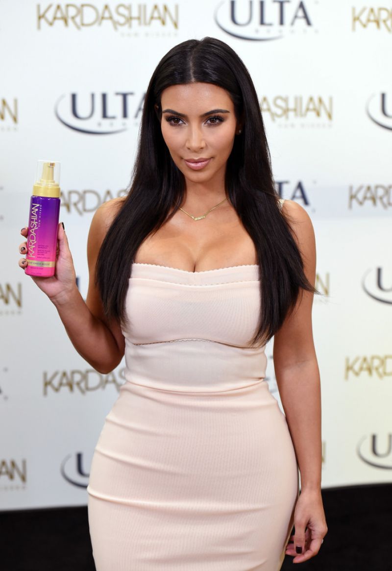 Kim Kardashian: Kardashian Sun Kissed Promo Event -30 