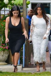 Kim Kardashian & Kourtney Kardashian - Visiting Kim