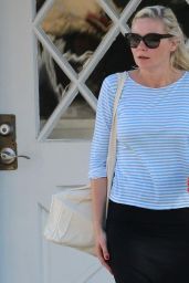 Kirsten Dunst Getting Her Nails Done in Los Angeles - August 2014