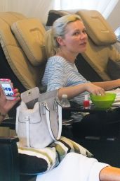 Kirsten Dunst Getting Her Nails Done in Los Angeles - August 2014