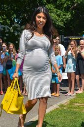Kourtney Kardashian Leaving The Driver’s Seat Restaurant in Southampton - August 2014