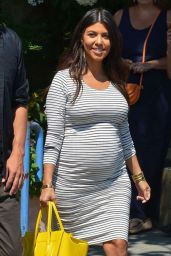 Kourtney Kardashian Leaving The Driver’s Seat Restaurant in Southampton - August 2014