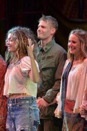 Kristen Bell Performs ‘Hair’ Onstage at the Hollywood Bowl – August 2014