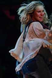 Kristen Bell Performs ‘Hair’ Onstage at the Hollywood Bowl – August 2014