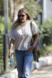 LeAnn Rimes Street Style - Arriving at Warner Brothers Studios in LA - August 2014