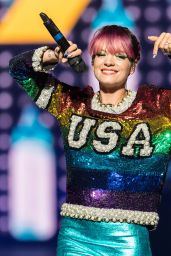 Lily Allen Performs at the Wells Fargo Center in Philadelphia - August 2014